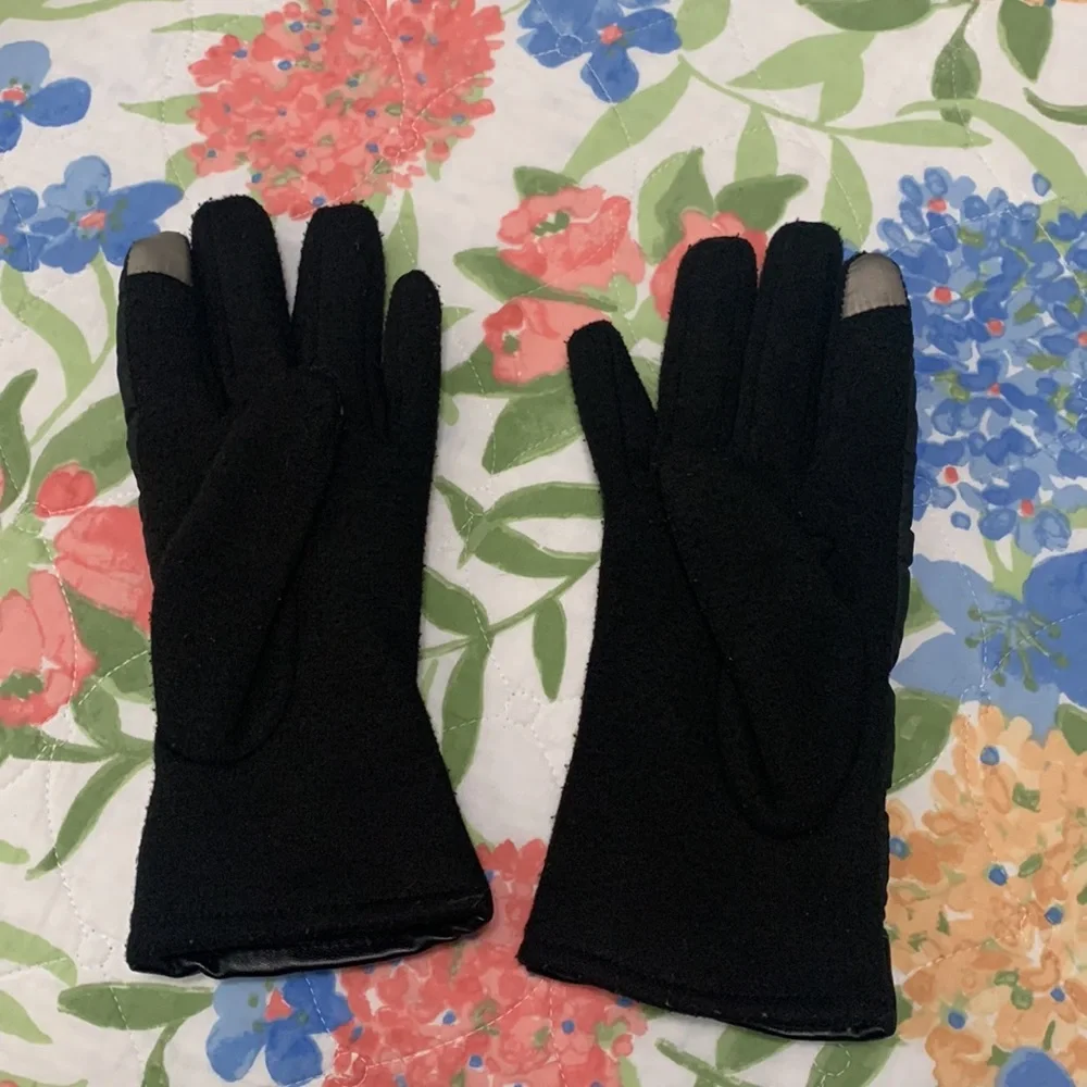 Women’s XS or S black gloves with bows